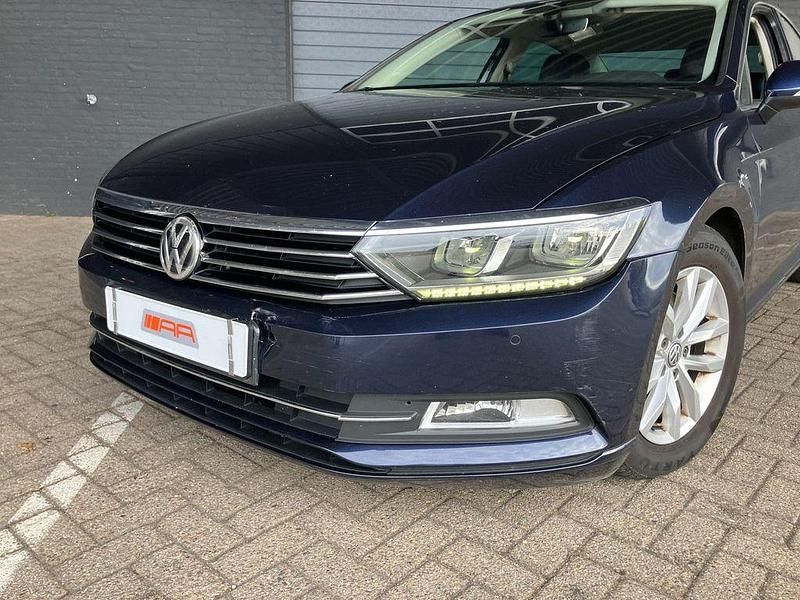 Gebraucht VW Passat 120 PS (88 kW) 2015 Blau Limousine