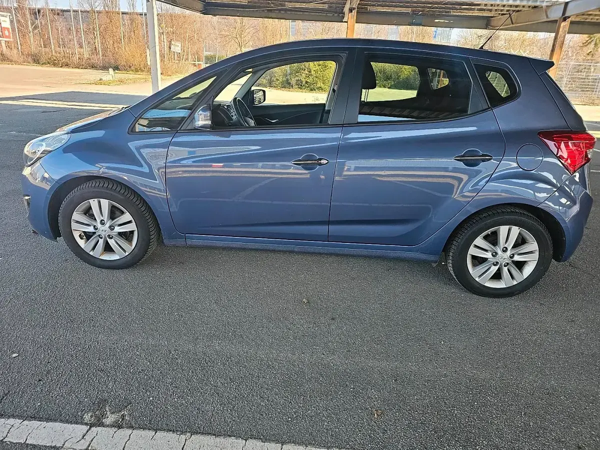 Gebraucht Hyundai ix20 115 PS (84 kW) 2013 Blau Kleinwagen