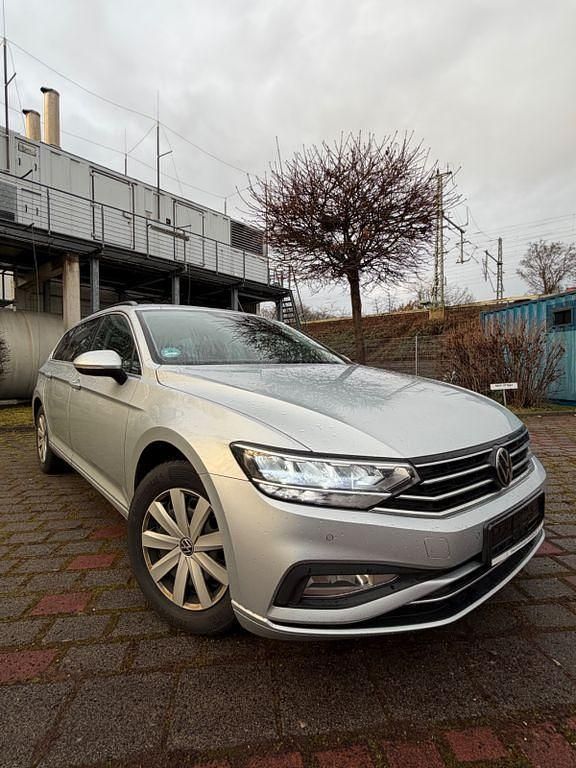 Gebraucht VW Passat 150 PS (110 kW) 2022 Silber Kombi