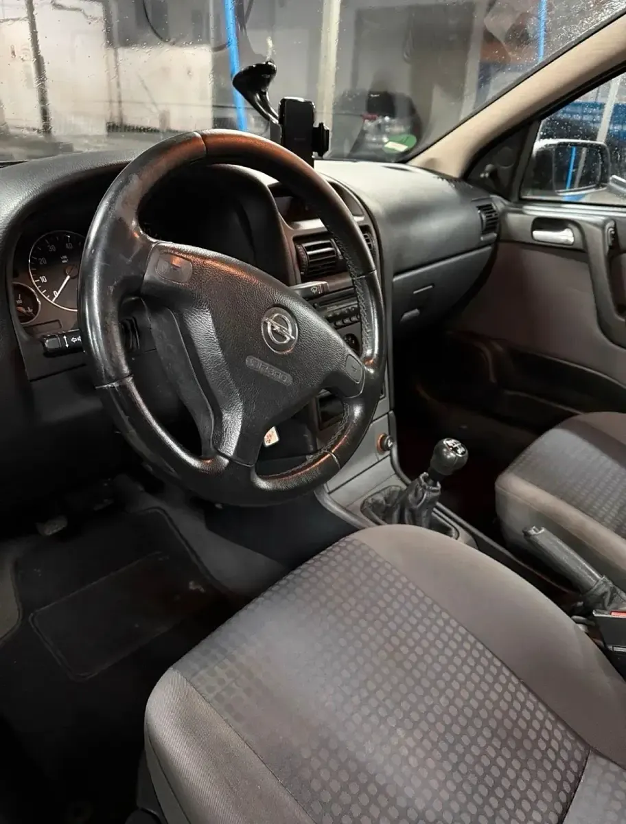 Używany Opel Astra 84 KM (61 kW) 2002 Szary Sedan/Limuzyna