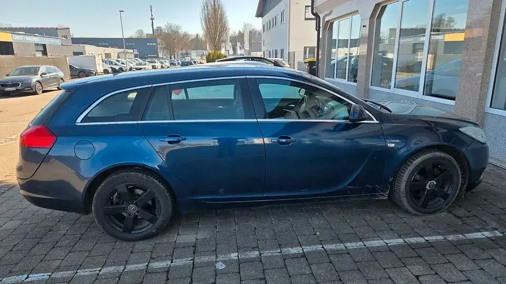Gebraucht Opel Insignia Edition 131 PS (96 kW) 2012 Blau Kombi