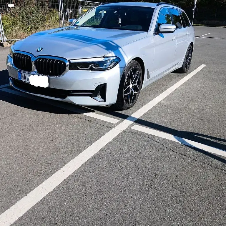 Używany BMW 530 286 KM (210 kW) 2021 Srebrny Kombi