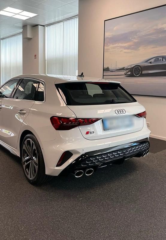 Gebraucht Audi S3 Ambiente 333 PS (244 kW) 2024 Weiß Limousine