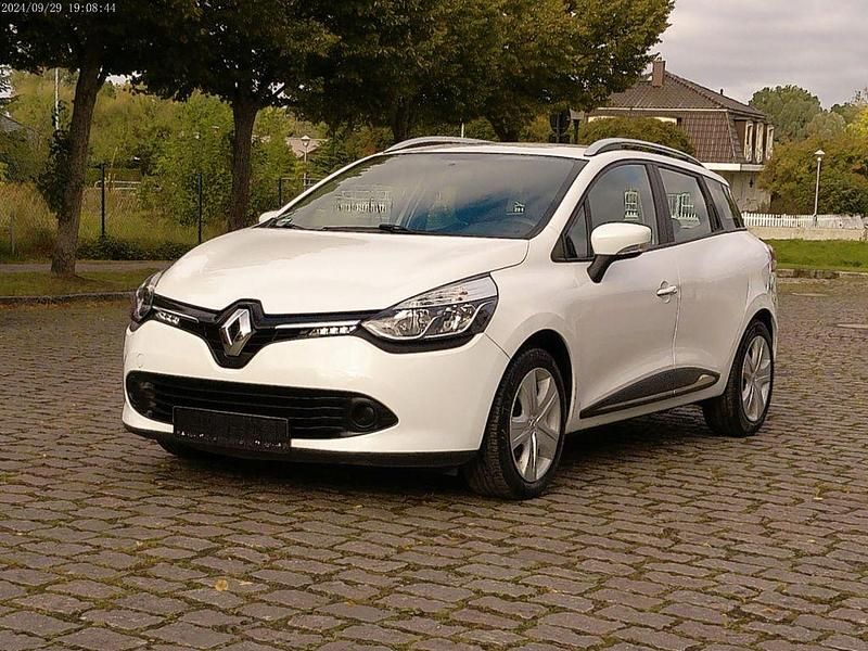 Weiß Gebraucht 2015 Renault Clio IV Dynamique Limousine | 7.490 € (Fairer Preis) - Bild 1/4