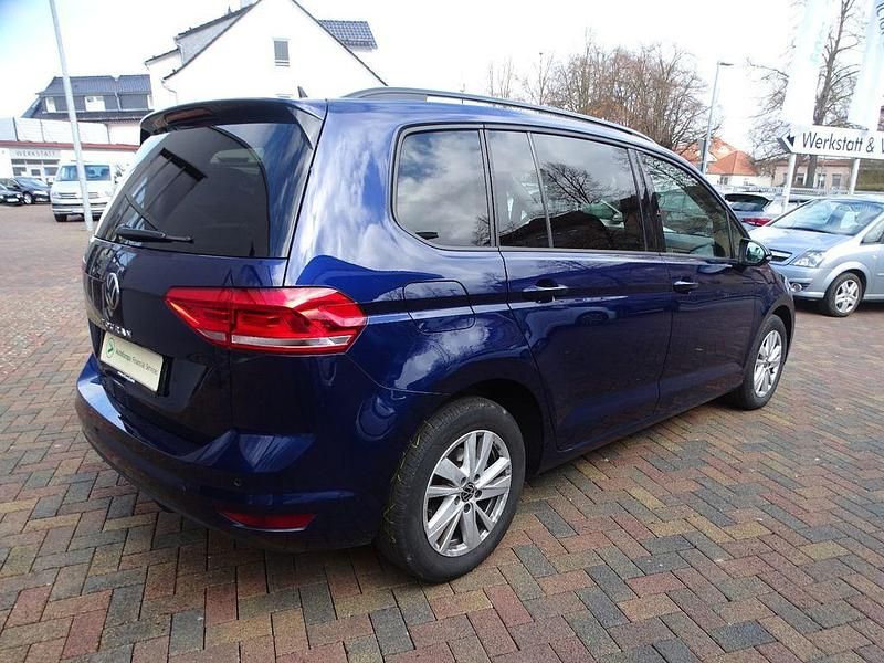 Gebraucht VW Touran 150 PS (110 kW) 2022 Blau Van / Kleinbus