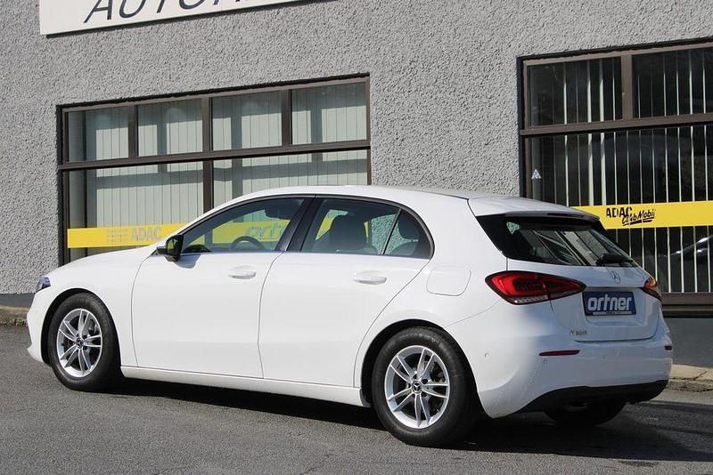 Gebraucht Mercedes A160 109 PS (80 kW) 2018 Weiß Limousine