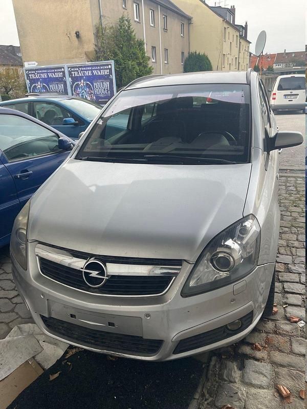 Gebraucht Opel Zafira 120 PS (88 kW) 2007 Silber Van / Kleinbus