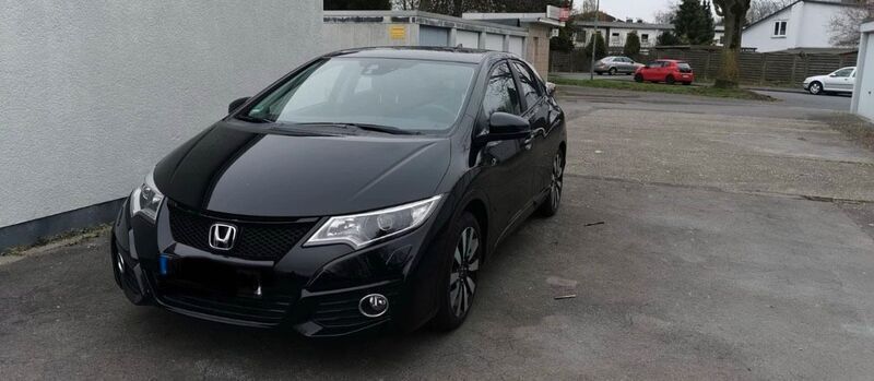 Schwarz Gebraucht 2016 Honda Civic Limousine | 11.300 € - Bild 1/4