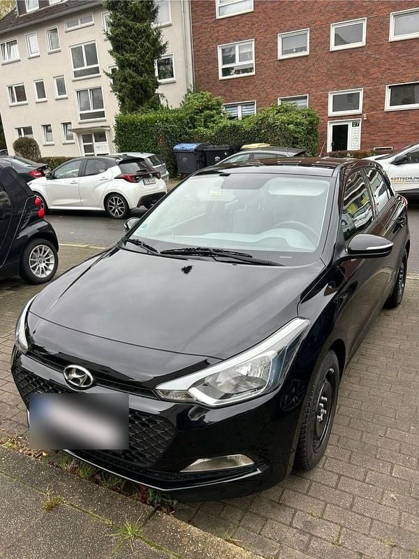Schwarz Gebraucht 2017 Hyundai i20 Kleinwagen | 6.000 € (Guter Preis) - Bild 1/4