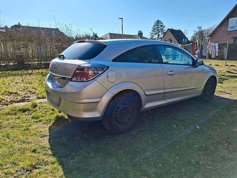 Gebraucht Opel Astra 105 PS (77 kW) 2006 Silber Coupé