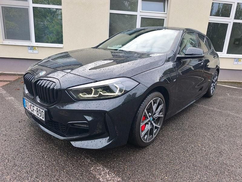 Schwarz Gebraucht 2024 BMW 118 Performance Kleinwagen | 29.649 € (Fairer Preis) - Bild 1/4