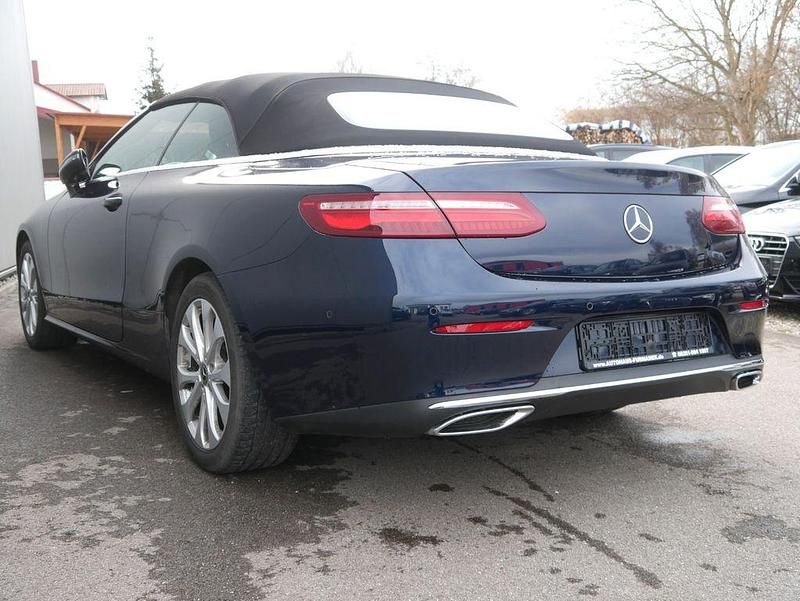 Gebraucht Mercedes E200 Avantgarde 184 PS (135 kW) 2019 Blau Cabrio