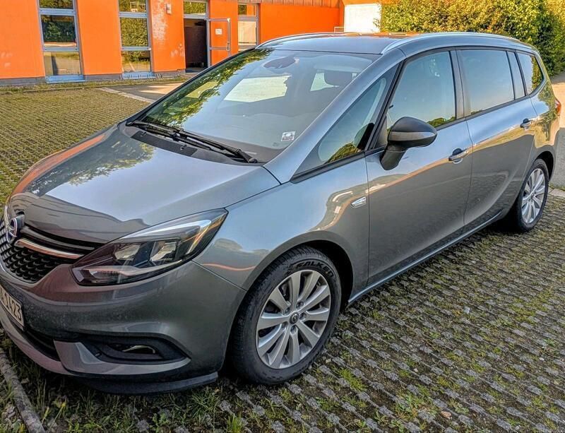 Grau Gebraucht 2018 Opel Zafira Tourer Van / Kleinbus | 11.699 € (Guter Preis) - Bild 1/4