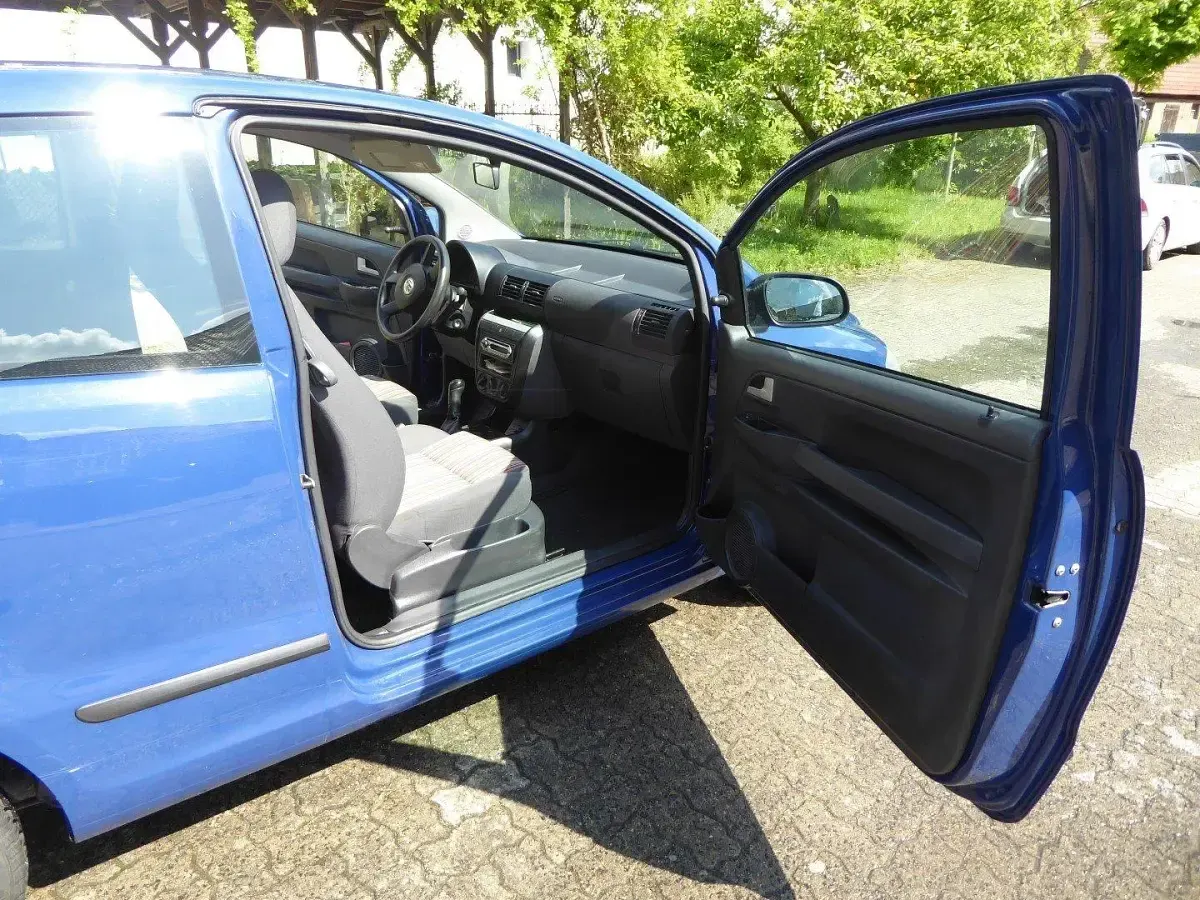 Używany VW Fox 54 KM (39 kW) 2005 Niebieski Hatchback