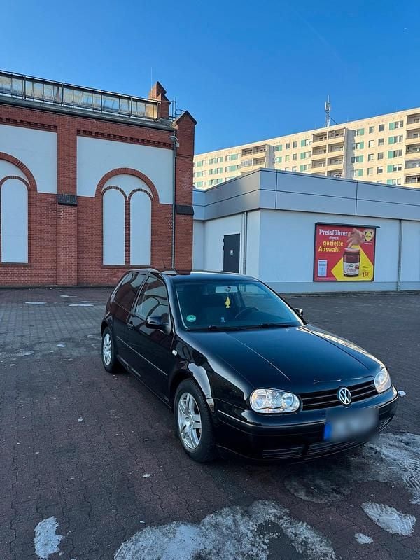 Schwarz Gebraucht 2001 VW Golf IV Kleinwagen | 1.850 € (Etwas zu teuer) - Bild 1/4