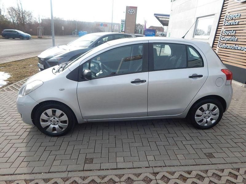 Gebraucht Toyota Yaris Cool 101 PS (74 kW) 2009 Merlansilber mica metallic Kleinwagen