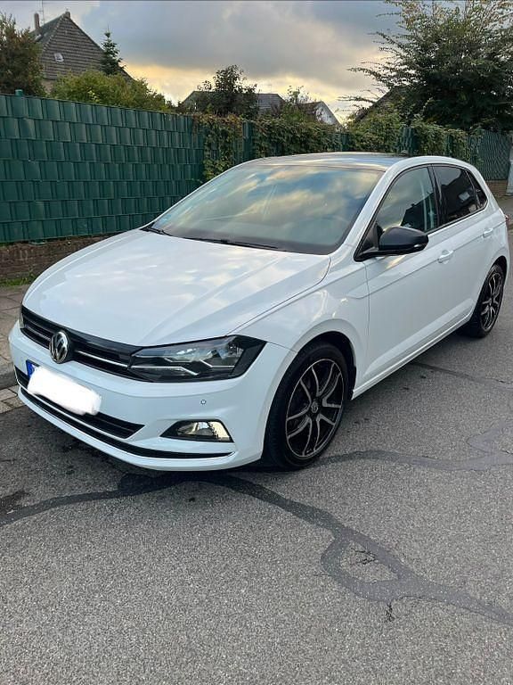 Weiß Gebraucht 2018 VW Polo Highline Limousine | 9.500 € (Fairer Preis) - Bild 1/4