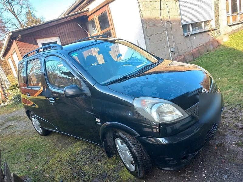 Gebraucht Toyota Yaris Verso 84 PS (61 kW) 2001 Schwarz Van / Kleinbus