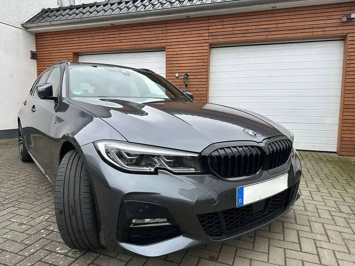 Gebraucht BMW 330 M Sport 184 PS (135 kW) 2020 Grau Kombi