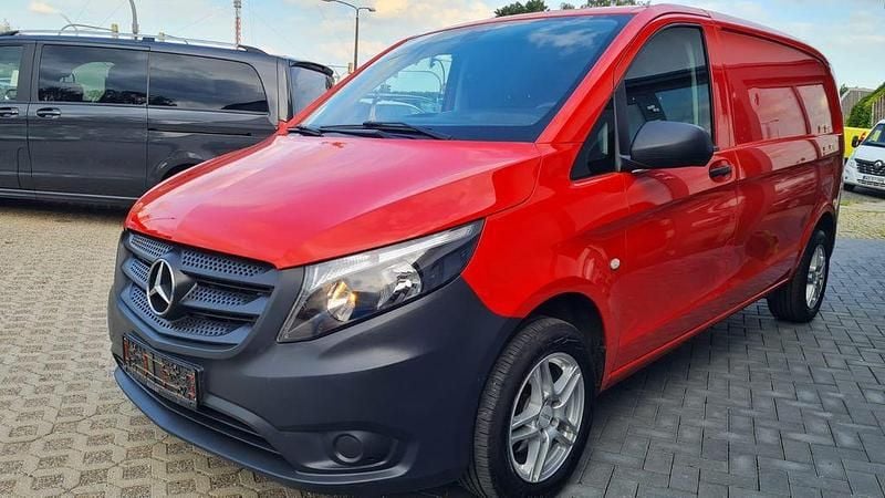 Gebraucht Mercedes Vito 114 PS (83 kW) 2019 Rot Van