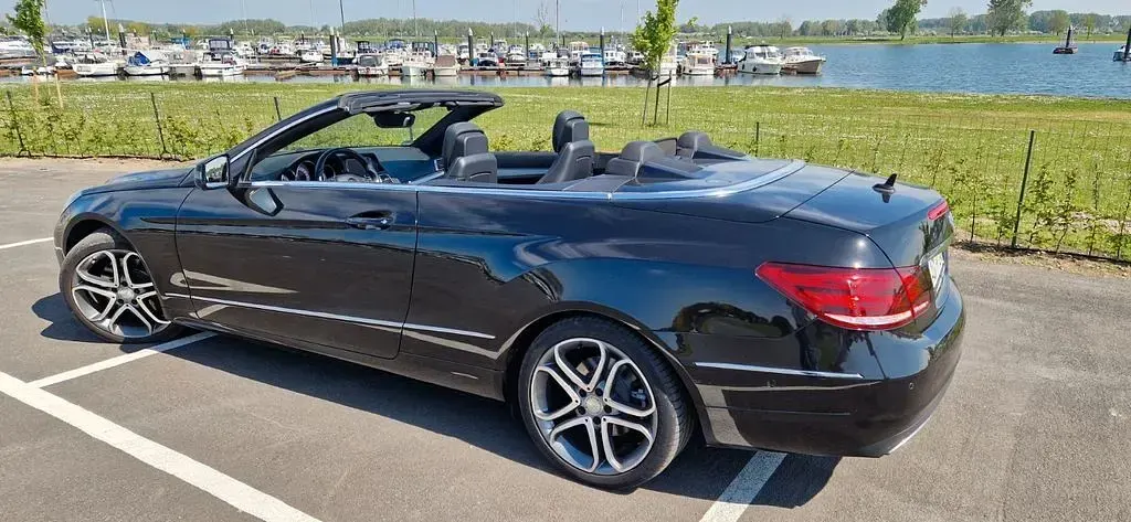 Second-hand Mercedes E250 211 CP (155 kW) 2014 Negru Cabrio