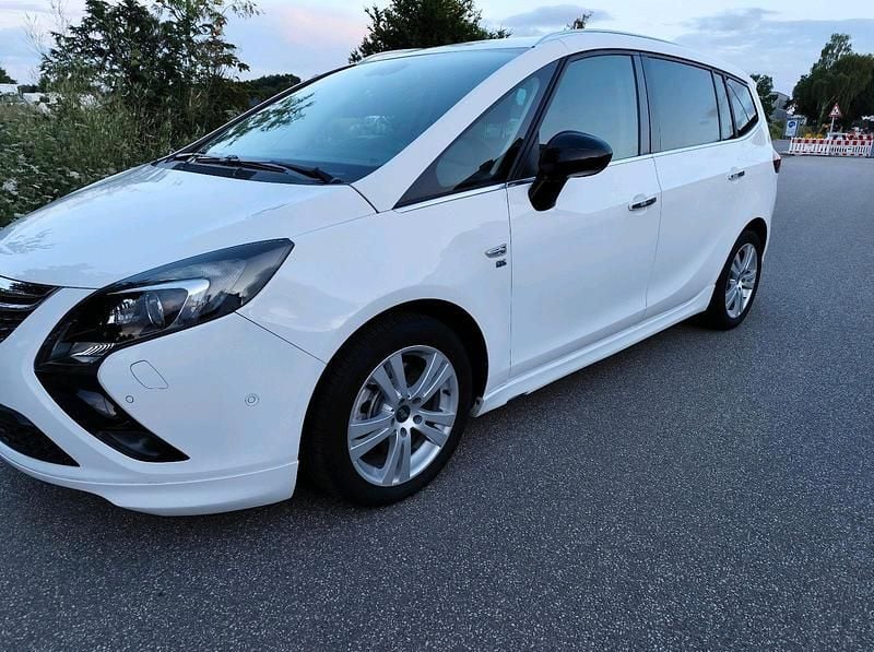 Weiß Gebraucht 2013 Opel Zafira OPC Van / Kleinbus | 8.100 € (Etwas zu teuer) - Bild 1/4