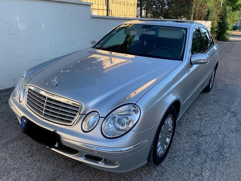 Silber Gebraucht 2006 Mercedes E280 Limousine | 9.999 € (Teuer) - Bild 1/4