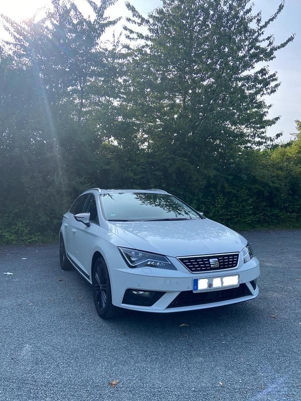 Weiß Gebraucht 2020 Seat Leon XCELLENCE Kombi | 16.700 € (Superpreis) - Bild 1/4