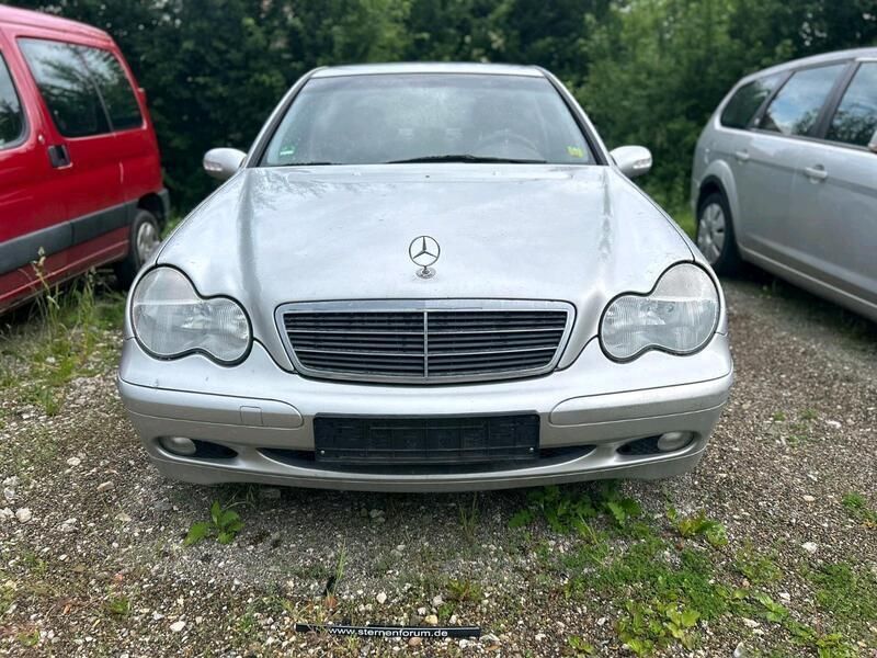 Silber Gebraucht 2003 Mercedes C180 Classic Limousine | 900 € (Superpreis) - Bild 1/4