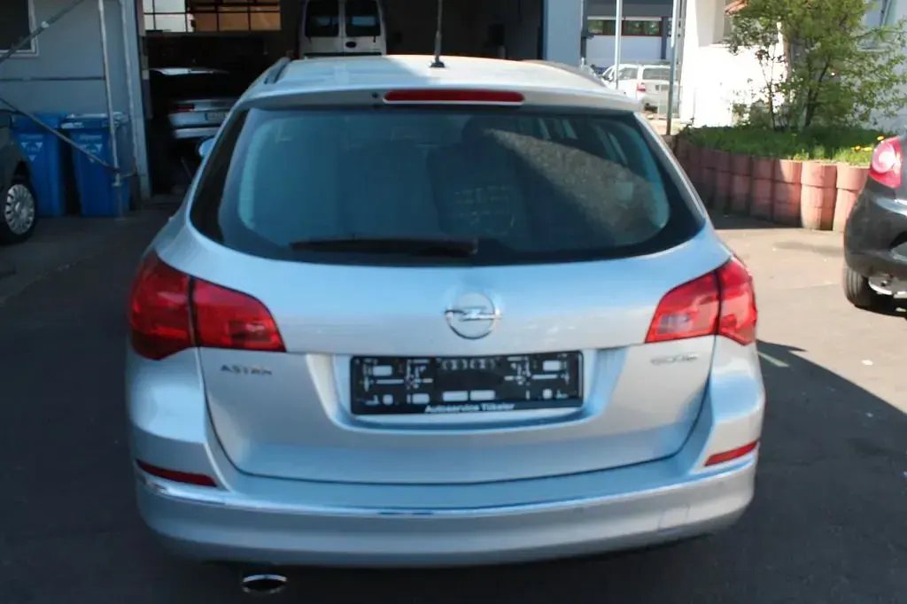 Usata Opel Astra Edition 165 CV (121 kW) 2014 Argento Station wagon