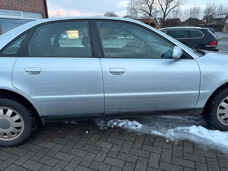 Gebraucht Audi A4 101 PS (74 kW) 1999 Silber Limousine