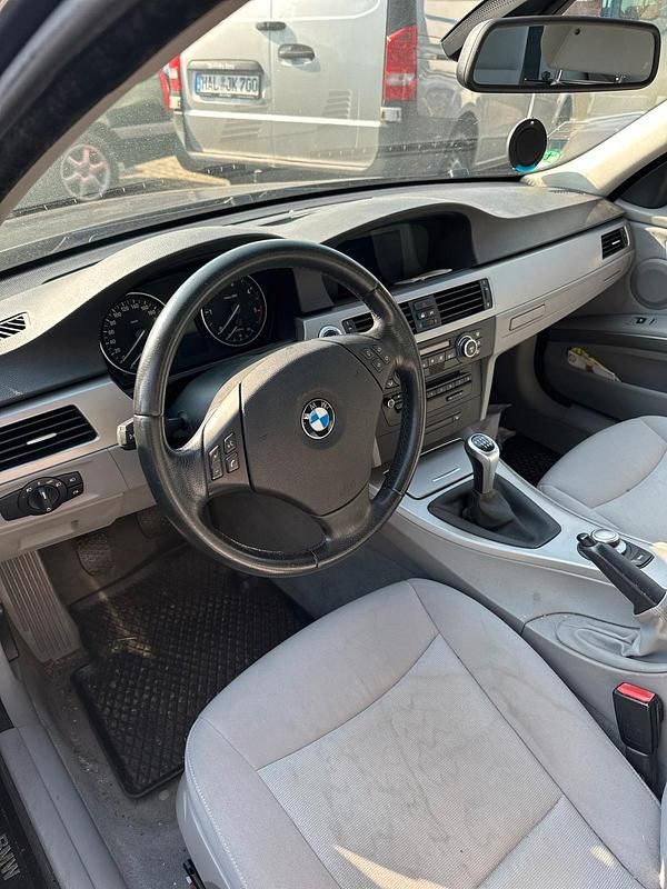 Second-hand BMW 325 197 CP (144 kW) 2007 Berlinǎ