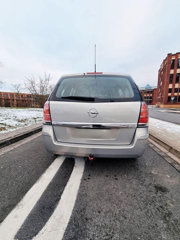 Grau Gebraucht 2007 Opel Zafira Catch Me Van / Kleinbus | 1.600 € - Bild 1/4