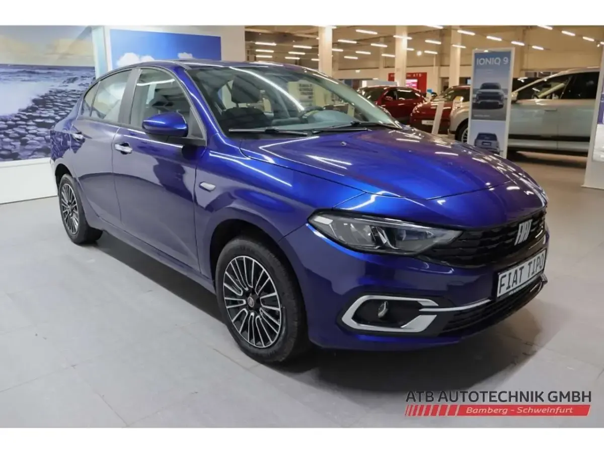 Neu Fiat Tipo Urban 131 PS (96 kW) 2025 Blau Limousine