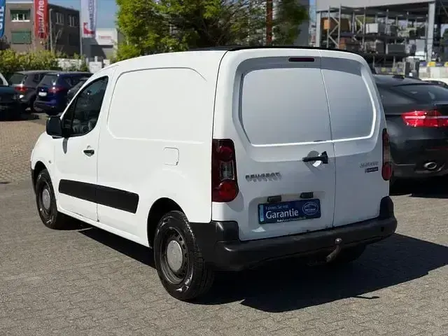 Gebraucht Peugeot Partner Avantage 85 PS (62 kW) 2012 Weiß Van / Kleinbus