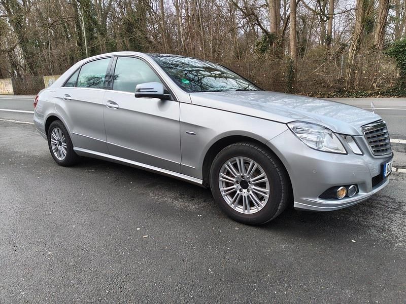 Gebraucht Mercedes E200 184 PS (135 kW) 2009 Silber Limousine