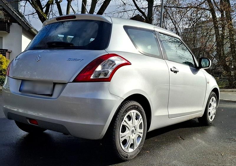 Gebraucht Suzuki Swift Club 94 PS (69 kW) 2015 Silber Kleinwagen