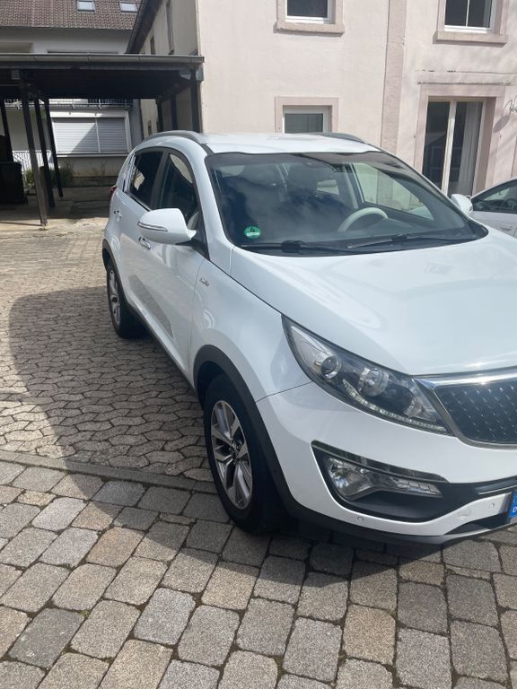 Weiß Gebraucht 2013 Kia Sportage Spirit SUV | 9.900 € (Fairer Preis) - Bild 1/4
