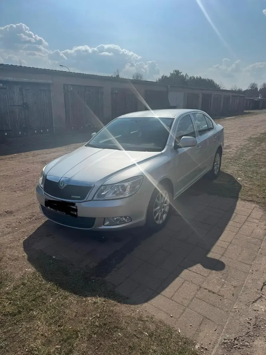 Gebraucht Skoda Octavia 107 PS (78 kW) 2011 Grau Limousine