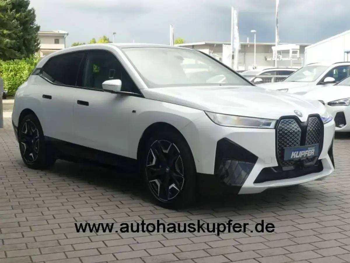 Gebraucht BMW iX 455 kW (619 PS) 2023 Mineralweiã SUV