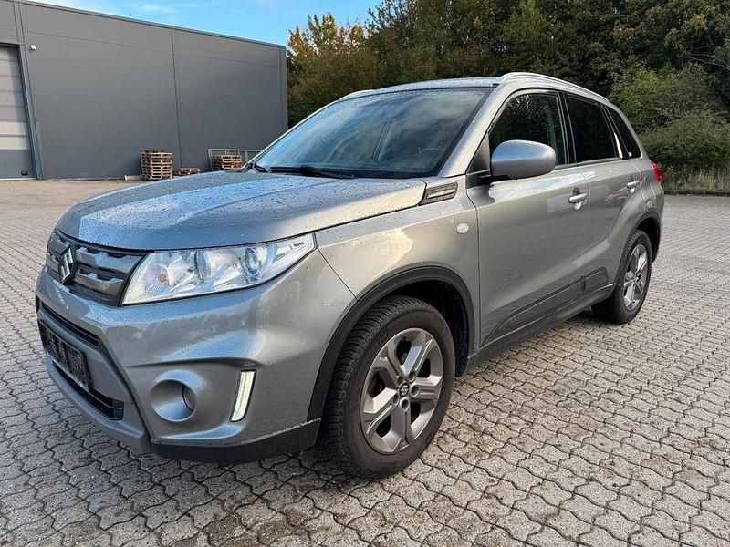 Grau Gebraucht 2016 Suzuki Vitara Club SUV | 10.400 € (Fairer Preis) - Bild 1/4