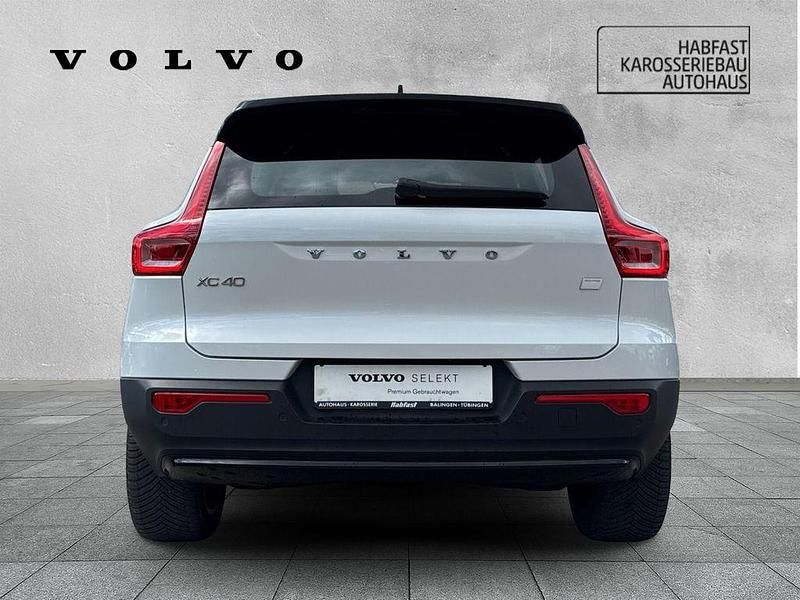 Gebraucht Volvo XC40 Plus 169 kW (231 PS) 2022 Crystal white / metallic SUV