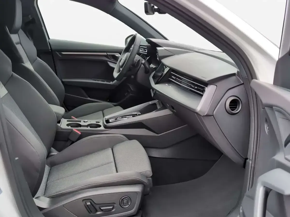 Gebraucht Audi A3 S-Line 150 PS (110 kW) 2025 Gletscherweiß metallic Limousine