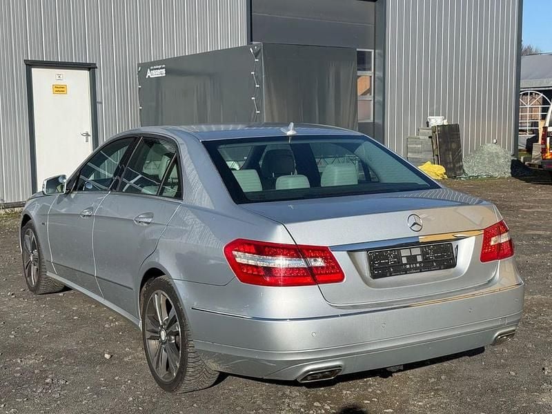 Gebraucht Mercedes E220 Avantgarde 170 PS (125 kW) 2011 Silber Limousine