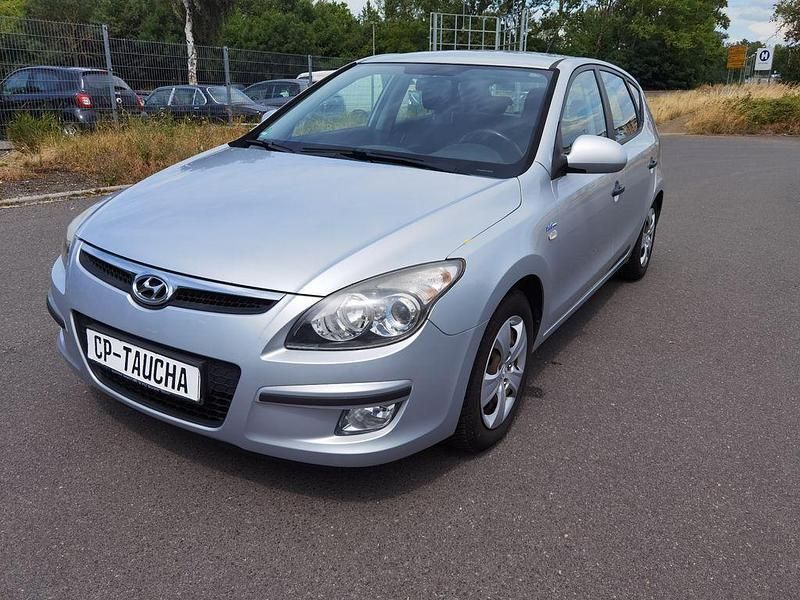 Silber Gebraucht 2010 Hyundai i30 Edition Limousine | 1.790 € (Superpreis) - Bild 1/4