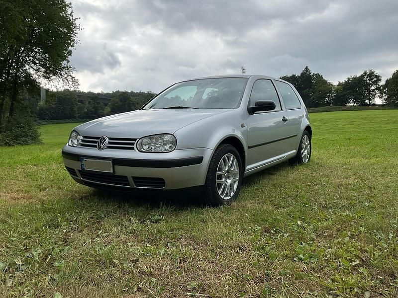 Silber Gebraucht 2001 VW Golf IV Edition Kleinwagen | 3.100 € (Teuer) - Bild 1/4