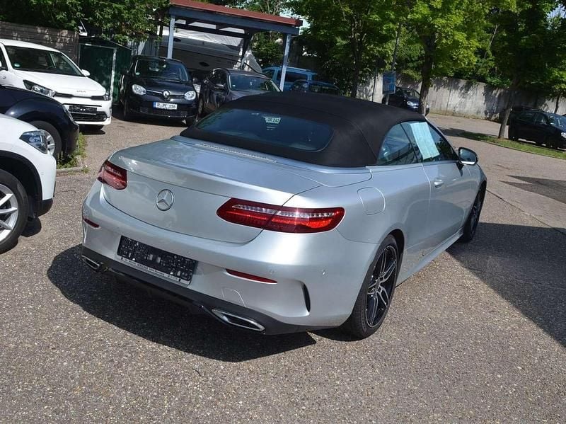 Gebraucht Mercedes E220 194 PS (142 kW) 2018 Iridiumsilber Cabrio