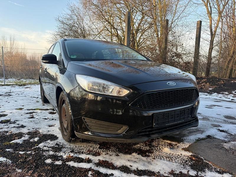 Schwarz Gebraucht 2015 Ford Focus Kombi | 5.690 € (Fairer Preis) - Bild 1/4