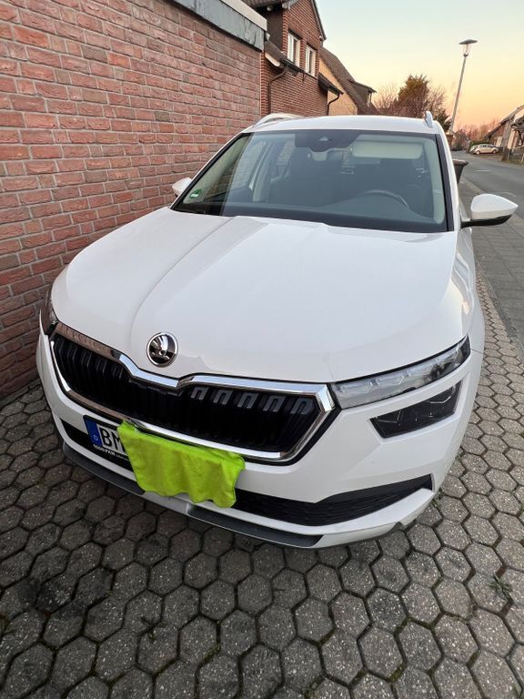 Weiß Gebraucht 2023 Skoda Kamiq Style SUV | 20.900 € (Guter Preis) - Bild 1/4