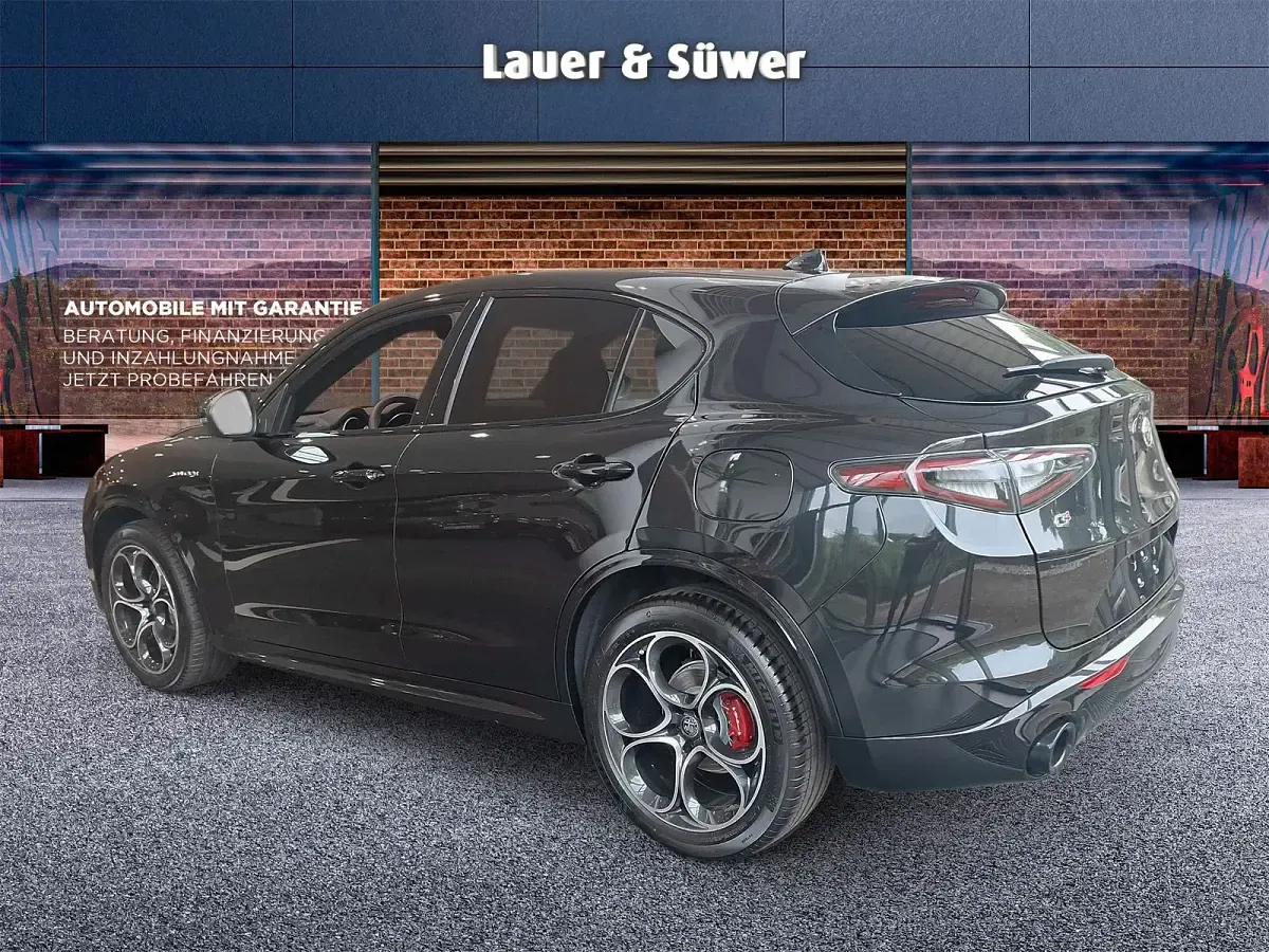 Neu Alfa Romeo Stelvio Veloce 209 PS (153 kW) 2026 Schwarz SUV